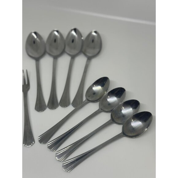 VTG Ambridge Stainless Flatware Set-of-12 Classic Pattern Silverwear - Picture 3 of 10